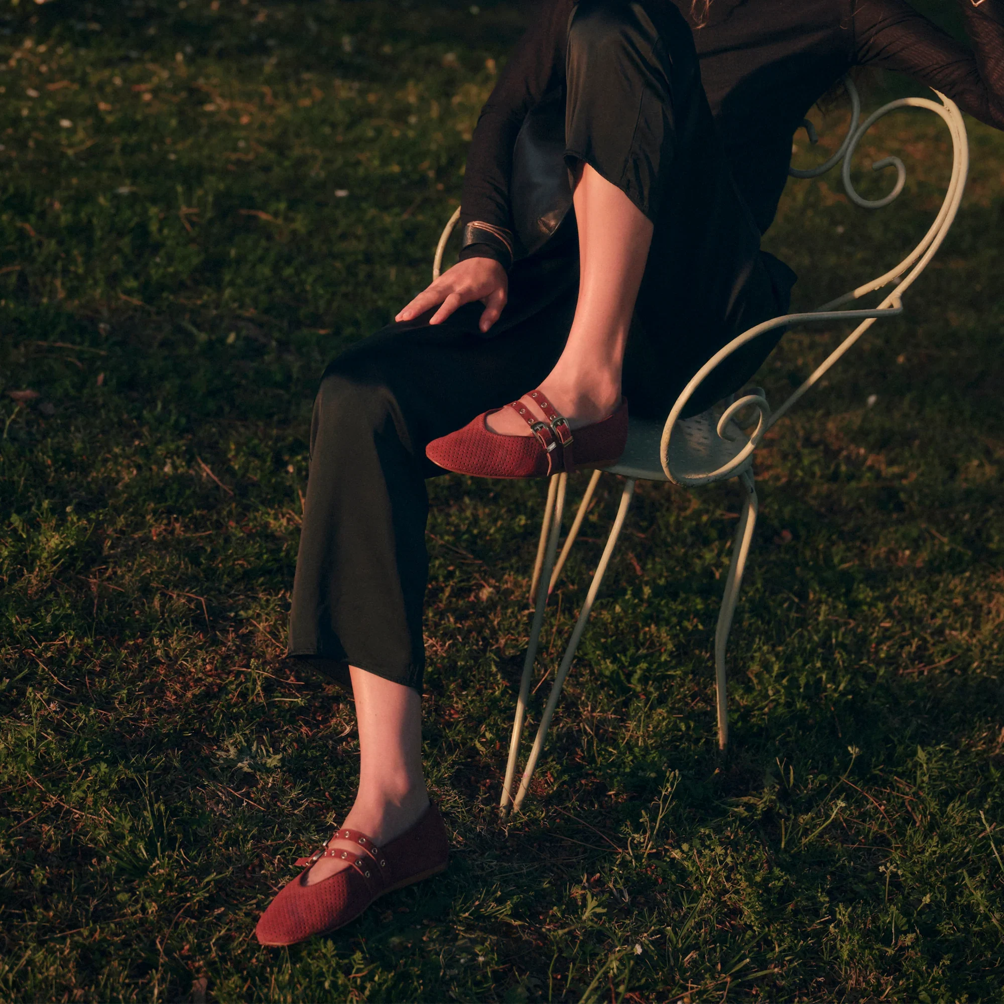 BAYLEE GROMMET OXBLOOD PERF SUEDE - Image 2