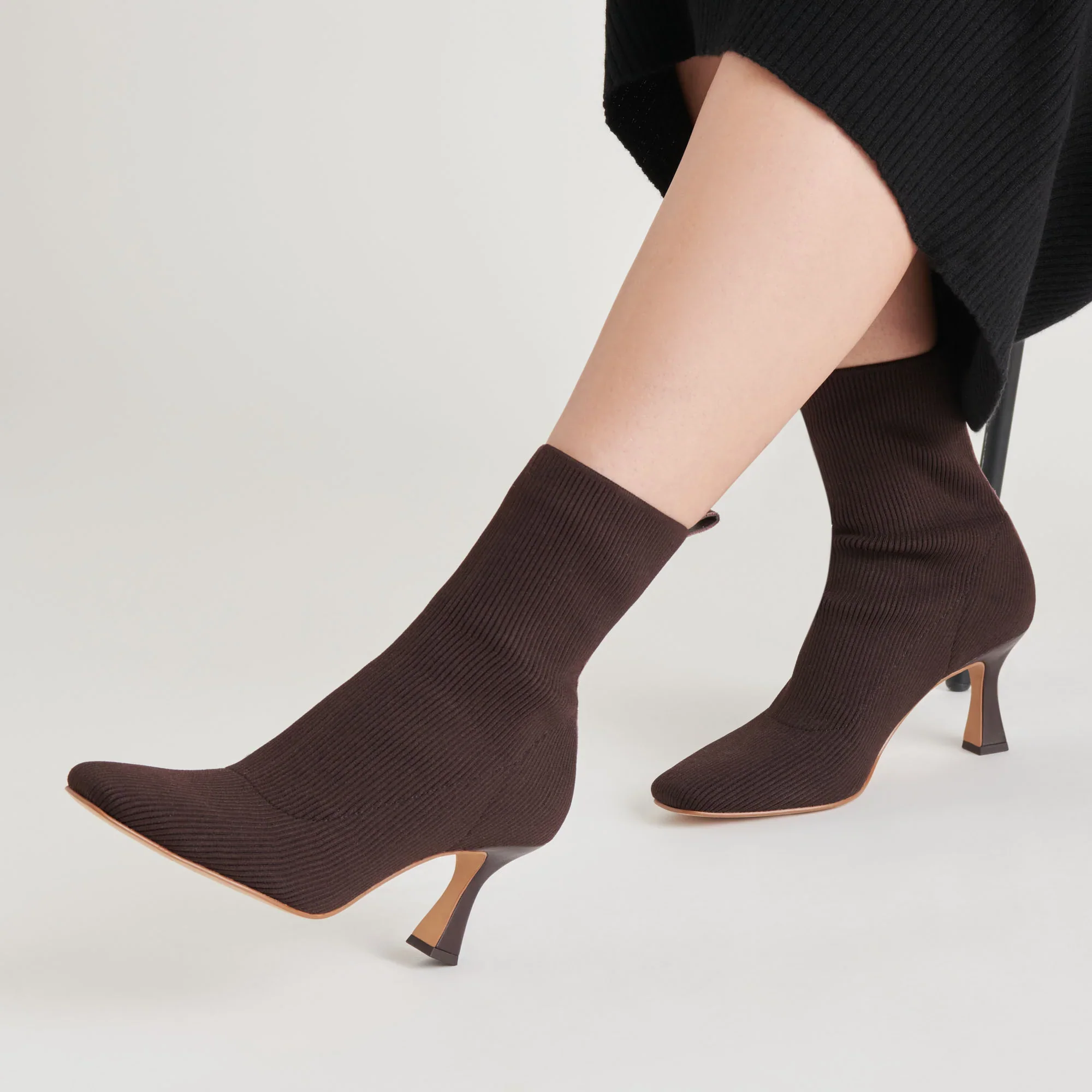 GLAMOR KNIT DARK BROWN KNIT - Image 4